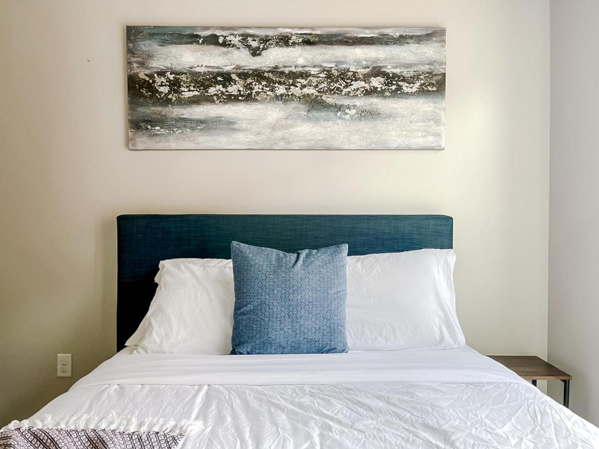 Sleepover Premier Downtown Apartment