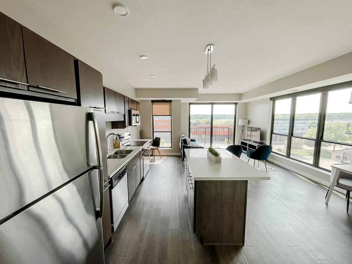 Sleepover Premier Downtown Apartment