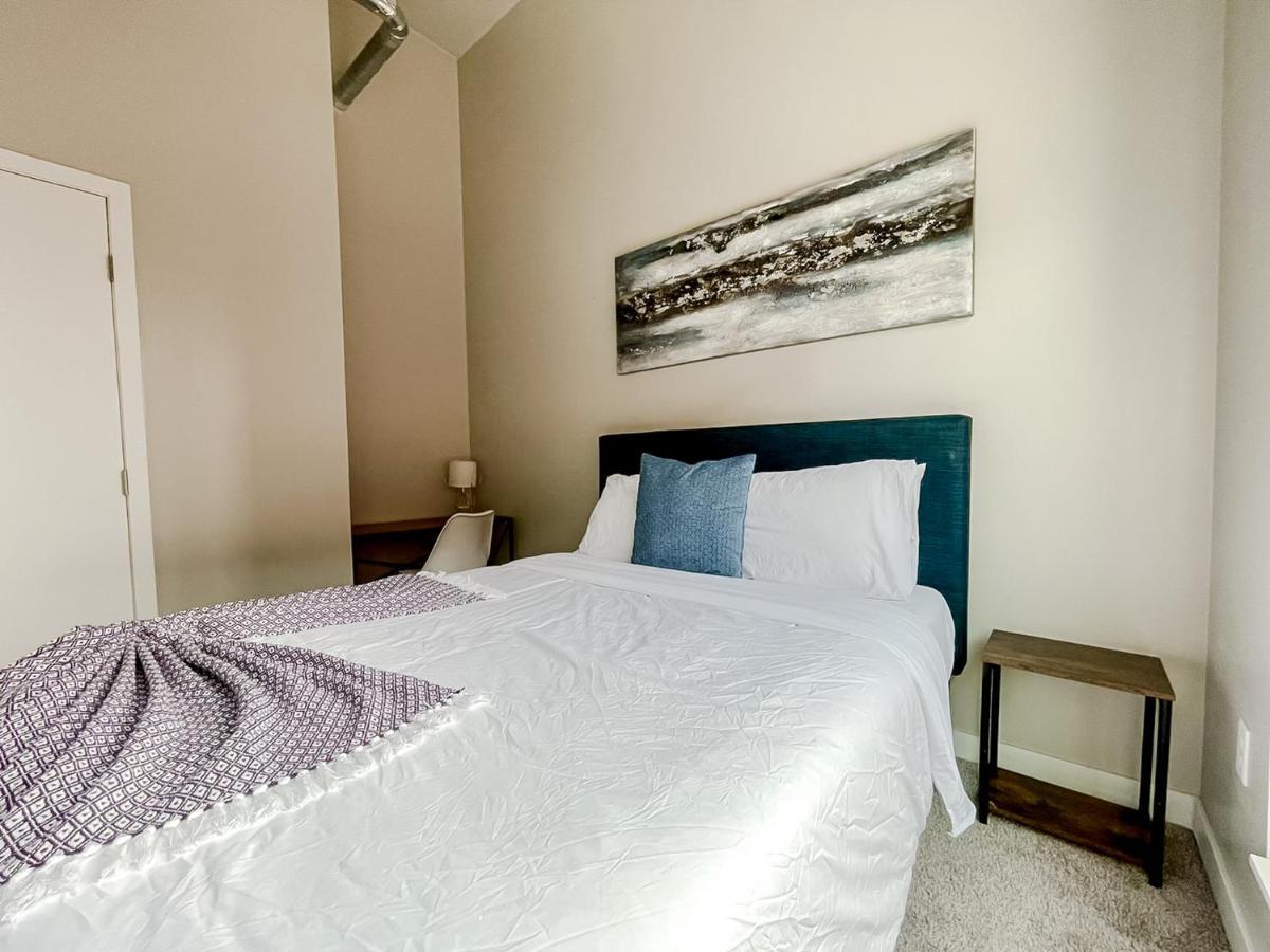 Sleepover Premier Downtown Apartment