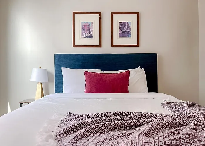 Sleepover Premier Downtown Des Moines Apartments