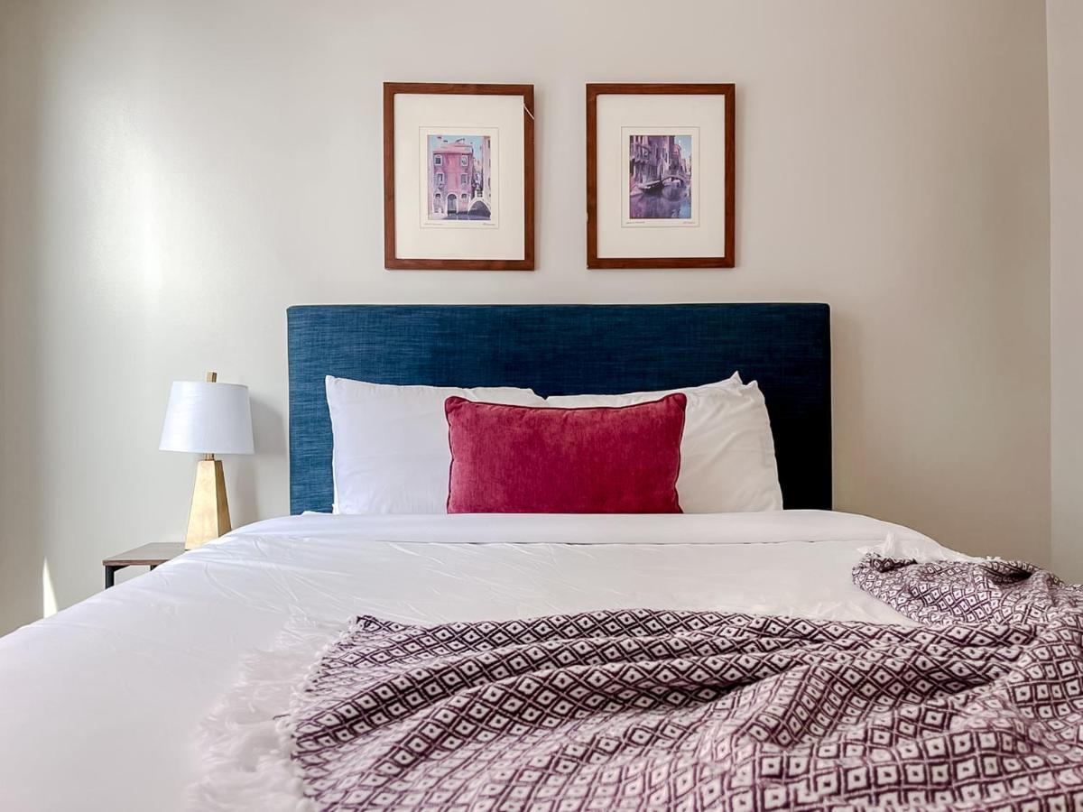 Sleepover Premier Downtown Apartment *