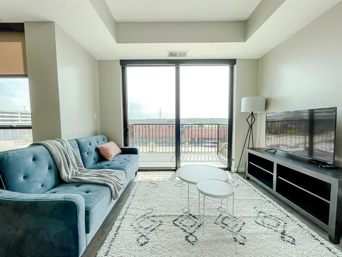 Sleepover Premier Downtown Apartment